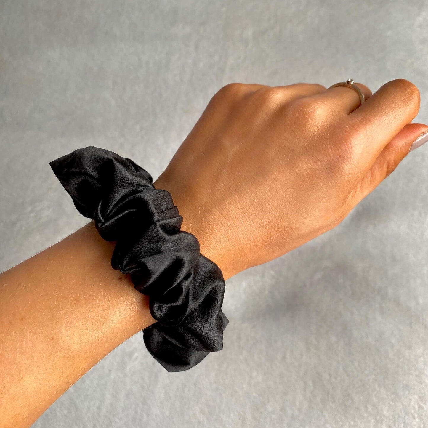Mulberry Silk Medium Scrunchies - Champagne, Black, White