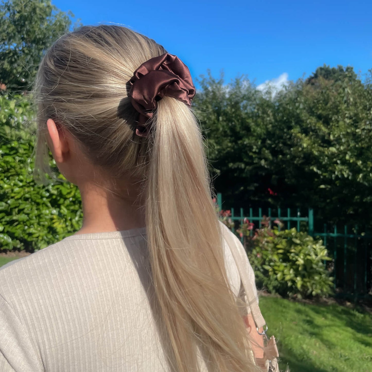 Mulberry Silk Medium Scrunchie - Chocolate