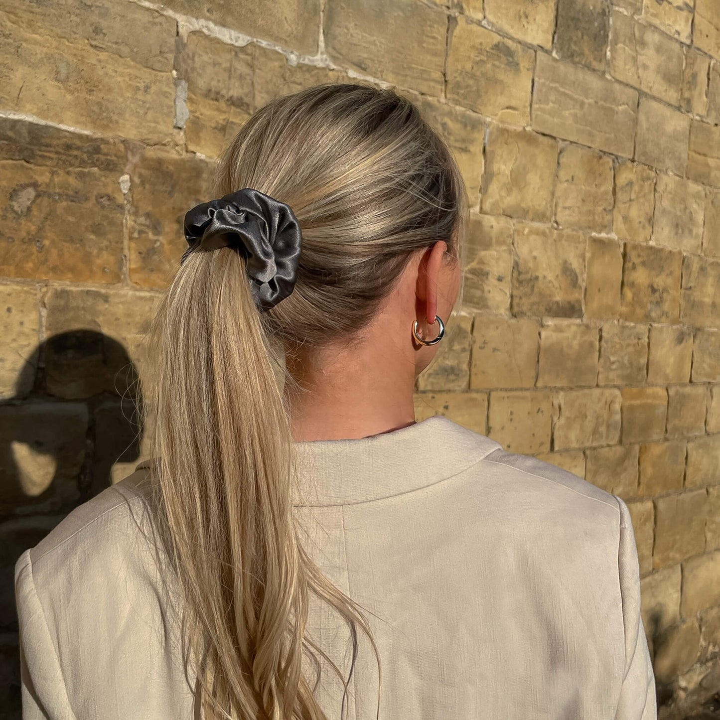 Mulberry Silk Medium Scrunchie - Charcoal