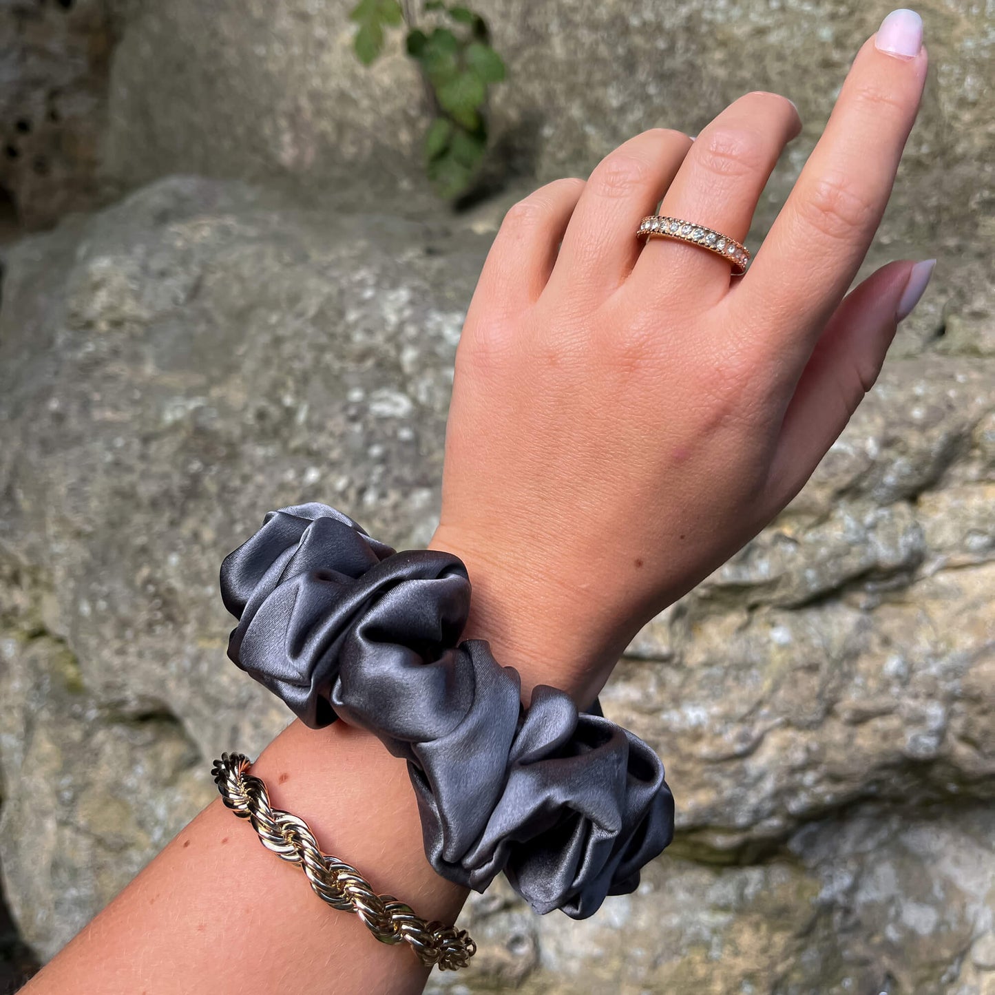 Mulberry Silk Deluxe Scrunchie - Charcoal