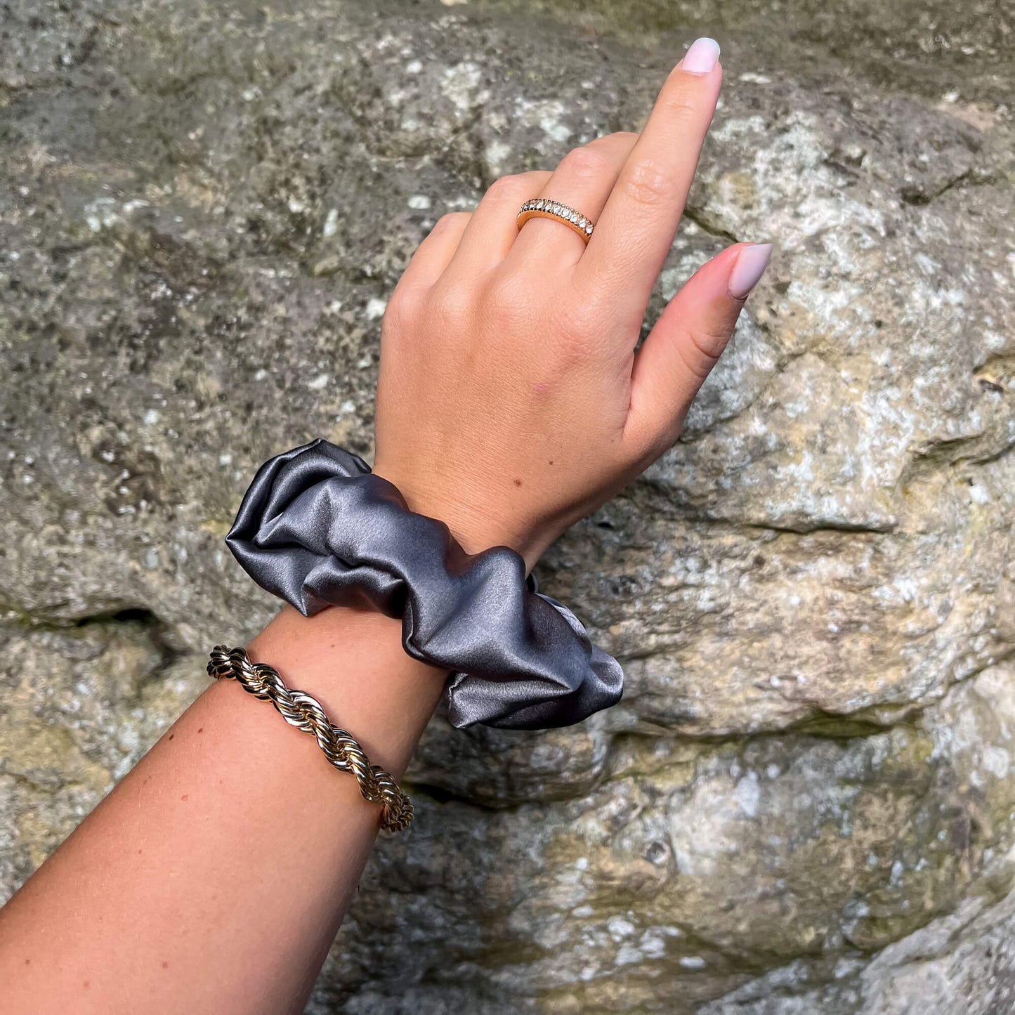 Mulberry Silk Medium Scrunchie - Charcoal