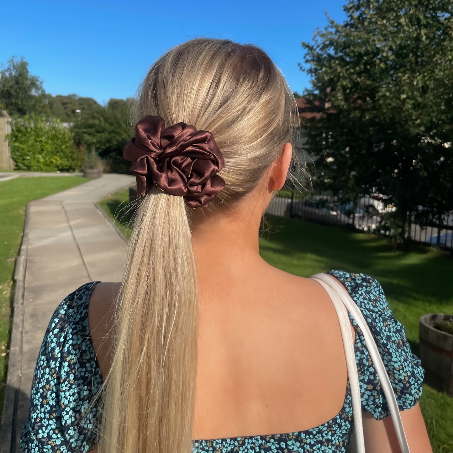 Mulberry Silk Deluxe Scrunchie - Chocolate