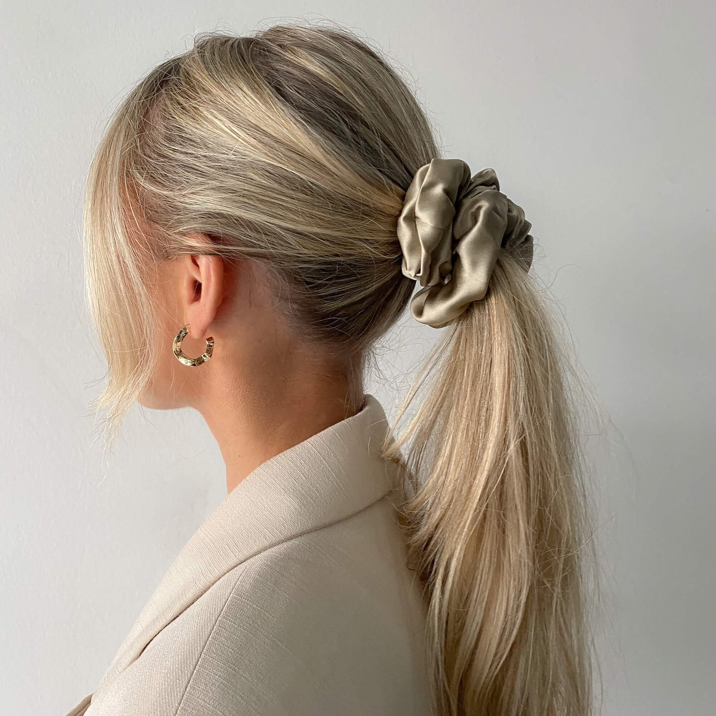 Mulberry Silk Deluxe Scrunchie - Khaki